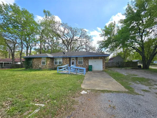 216 Westwood Rd, Palestine, TX 75803