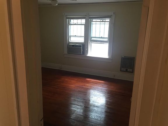 4th image of 210 E Holston Ave