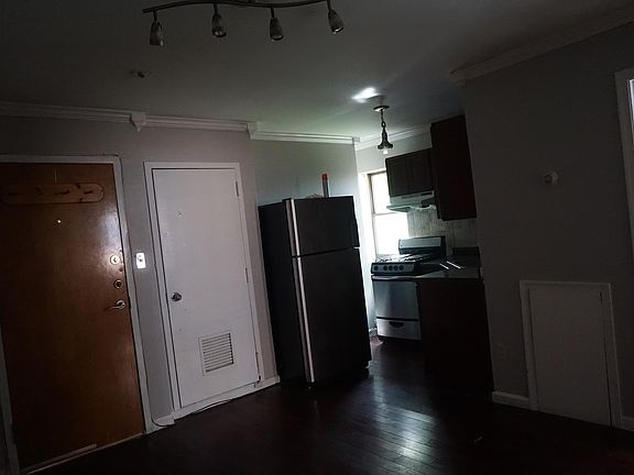2nd image of 1526 Race St #2R