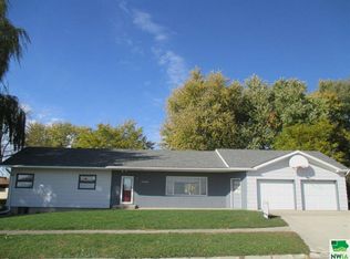 1506 Iselin Ave, Sheldon, IA 51201
