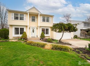 15 Lynn Ct, North Brunswick, NJ 08902