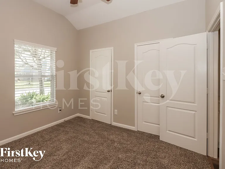6011 Little Grove Dr — Photo 12