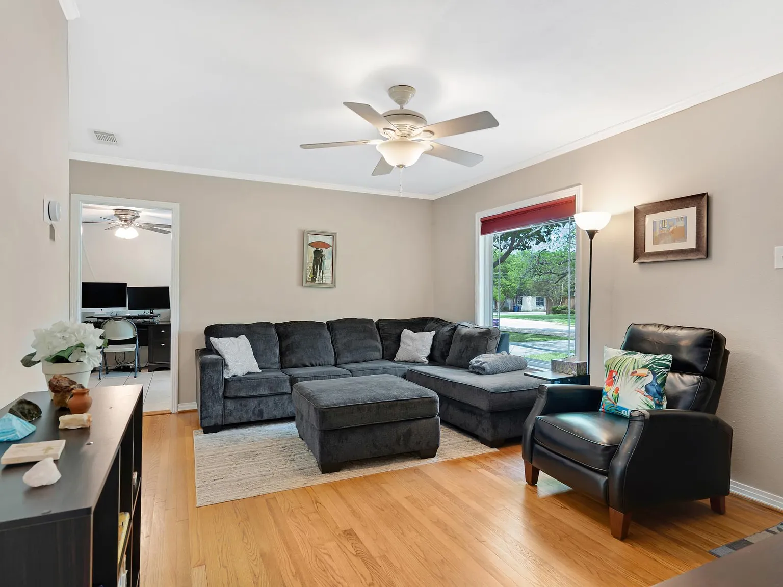 2 bed, 1072 sqft, $3,100 — Photo 3