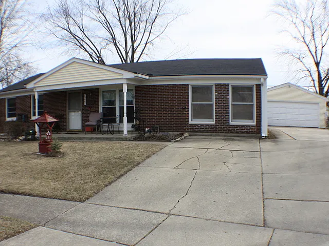 546 Westgate Ct photo 1