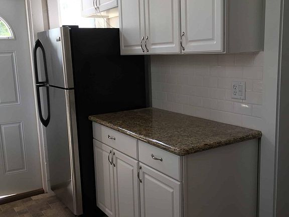 3rd image of 1000 S 6th St