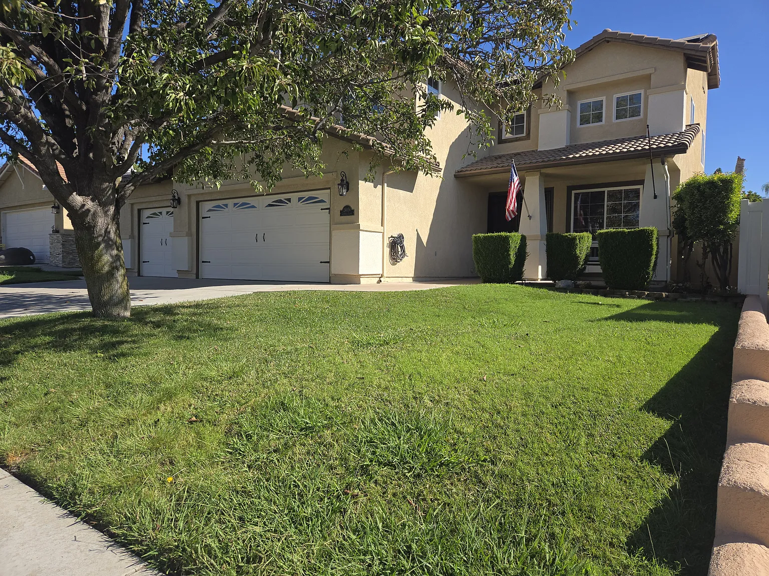 6 bed, 4585 sqft, $4,300 — Photo 2