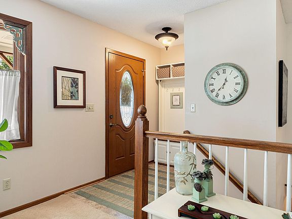 3rd image of 430 Cindy Ln