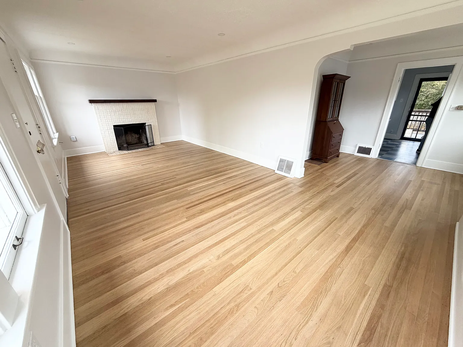 4 bed, 2060 sqft, $4,695 — Photo 3
