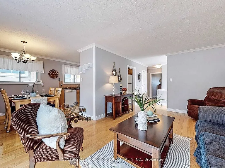 5 Mid Pines Rd — Photo 2
