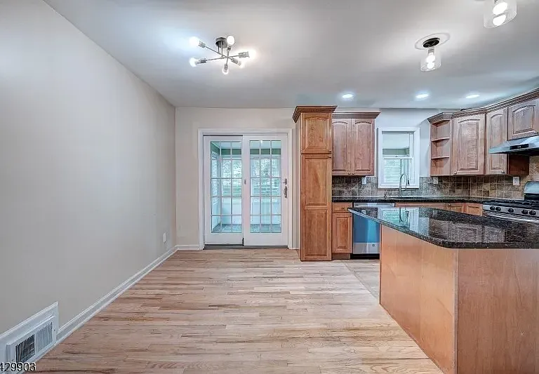 9 Park Dr — Photo 3