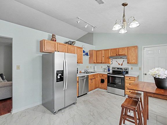 4th image of 2149 Wilkes Way