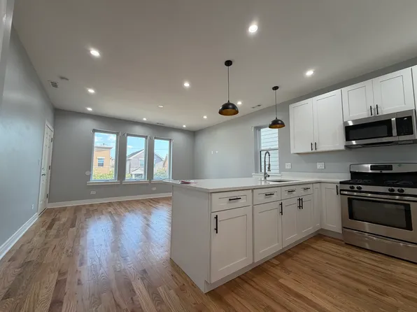 2416 W Gladys Ave #2, Chicago, IL 60612