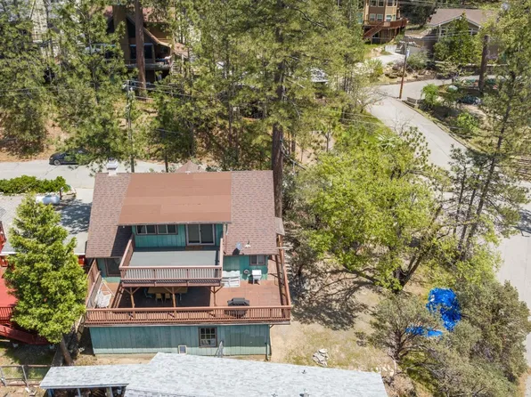 37651 Shoreline Dr, Bass Lake, CA 93604