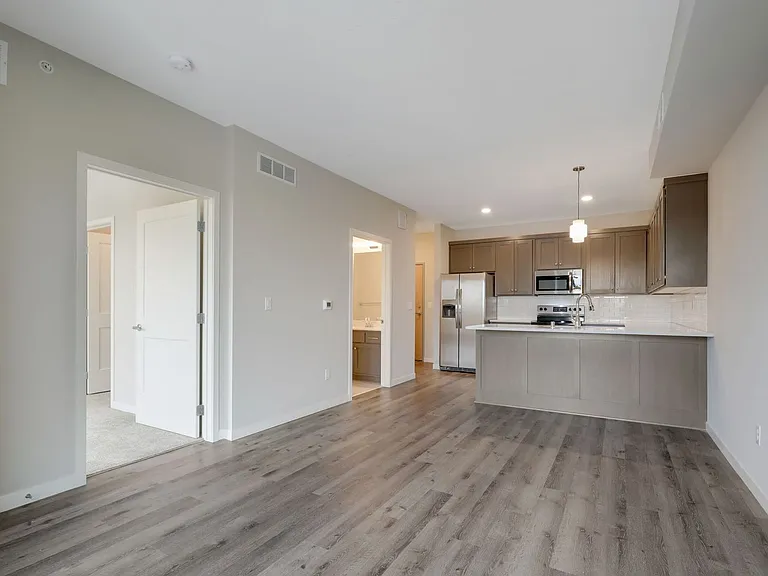 330 9th St SE — Photo 45