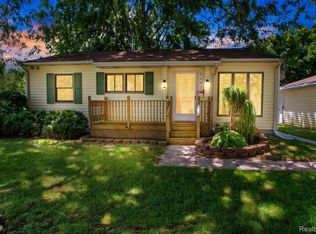 5693 Holly Dr, Jackson, MI 49201