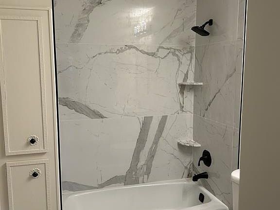 5th image of 2210 NE 56th Pl APT 127