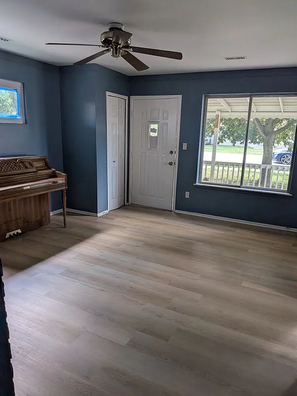 3 bed, 1.0 bath, 912 sqft, $1,400 — Photo 3