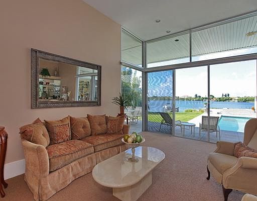 4th image of 411 Vanderkloot Dr