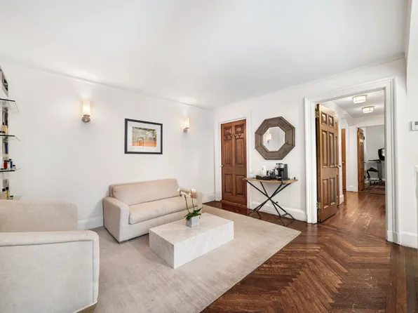 1021 Park Avenue image 1 of 14