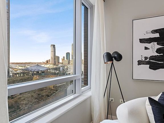 4th image of 2 River Ter APT 4D