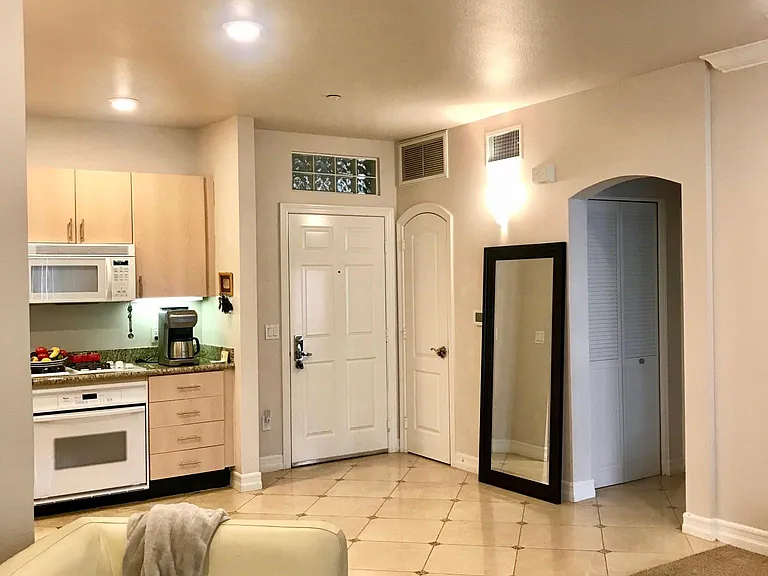 525 11th Ave #1403 — Photo 6