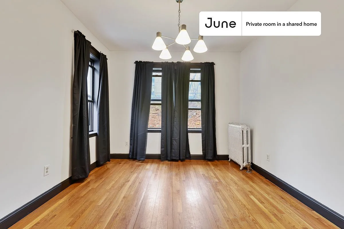 Queen bedroom in 4 bed/2.5 bath home in Brighton #387 B — Photo 3