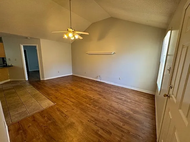 2 bed, 2.0 bath, 1018 sqft, $1,300 — Photo 2