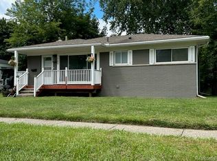 743 E Summit St, Milford, MI 48381
