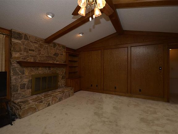 3rd image of 1600 Glasgow Dr