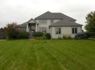 6N486 W Ridgewood Ln, St Charles, IL 60175