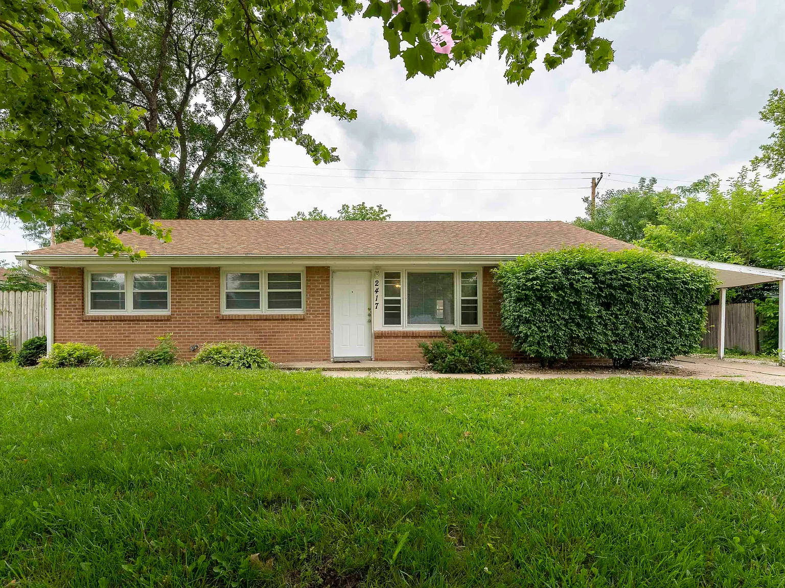 2417 Hobbs Dr — Photo 2