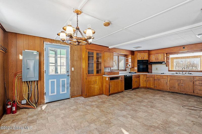 3rd image of 2190 Buskirk West Hoosick Road