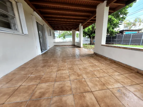 10472 SW 46th St, Miami, FL 33165