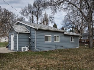 46 S Lincoln Ave, Center, ND 58530