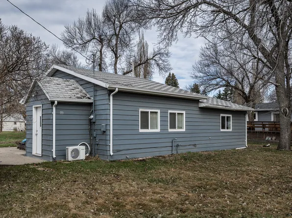 46 S Lincoln Ave, Center, ND 58530