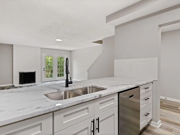 2016 Queensgate Ln, Columbus, OH 43235