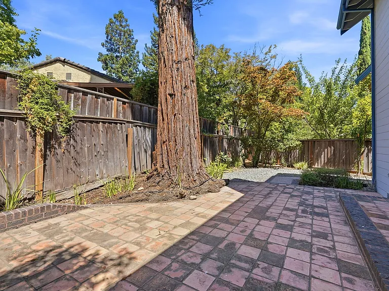 22555 Kinst Ct — Photo 18