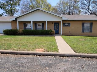 210 Crestwood Dr, Fredericksburg, TX 78624