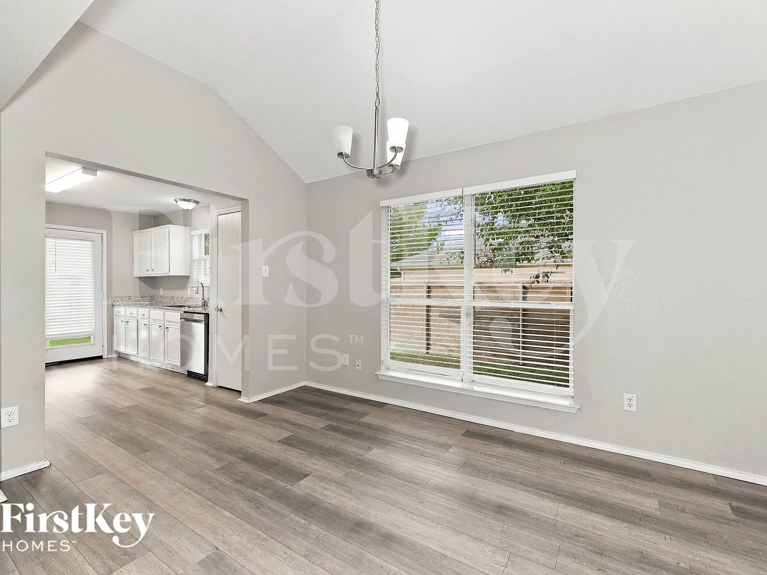 4 bed, 4.0 bath, 1900 sqft, $1,990 — Photo 4