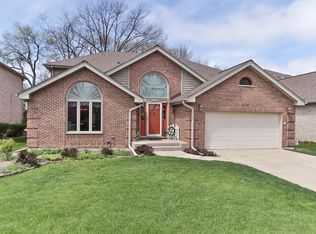 1026 S Linneman Rd, Mount Prospect, IL 60056