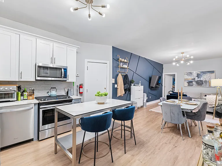 100 Manhattan Ave #2L — Photo 4