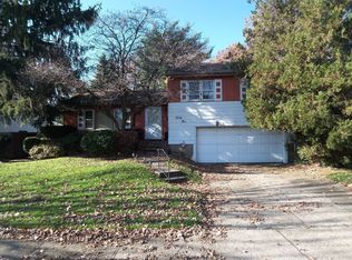41 Keswick Ln, Plainview, NY 11803