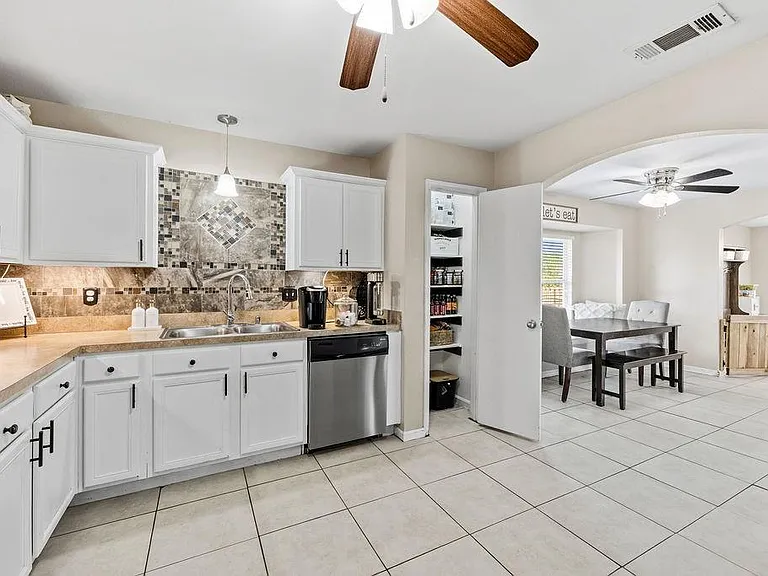 2702 Maci Ct — Photo 7