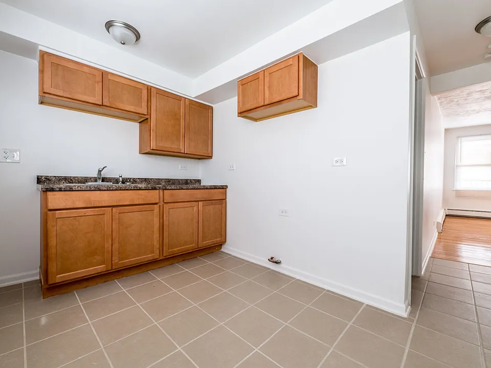 7927 S Ellis