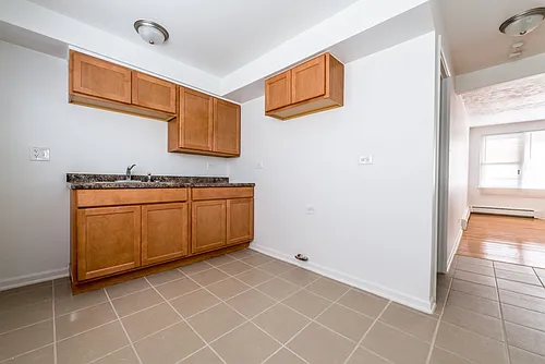 7927 S Ellis Photo 1