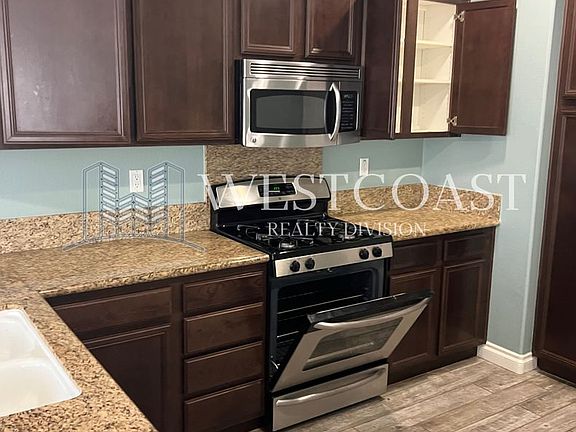3rd image of 31834 Tamarack Ct