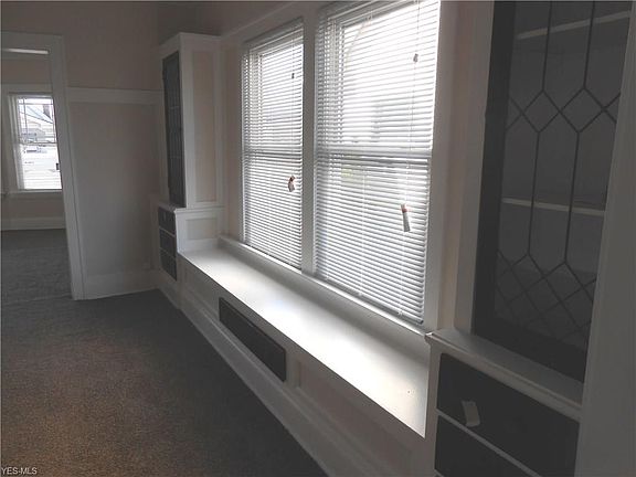 5th image of 2039 Chesterland Ave Unit Up