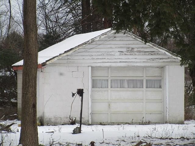 2nd image of 454 Falls Ave