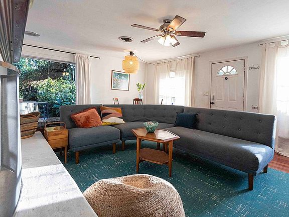 4th image of 2029 Woodlawn Dr