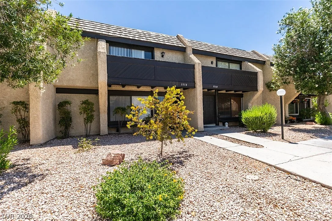 3 bed, 2.5 bath, 1536 sqft, $1,745 — Photo 2
